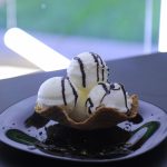 بستنی وانیلی کافه فراز با طعم کلاسیک وانیل